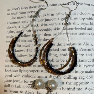 1-3 nylon lines sparkle blk & gold tone seedbeads, 1-Beige color faux pearl post